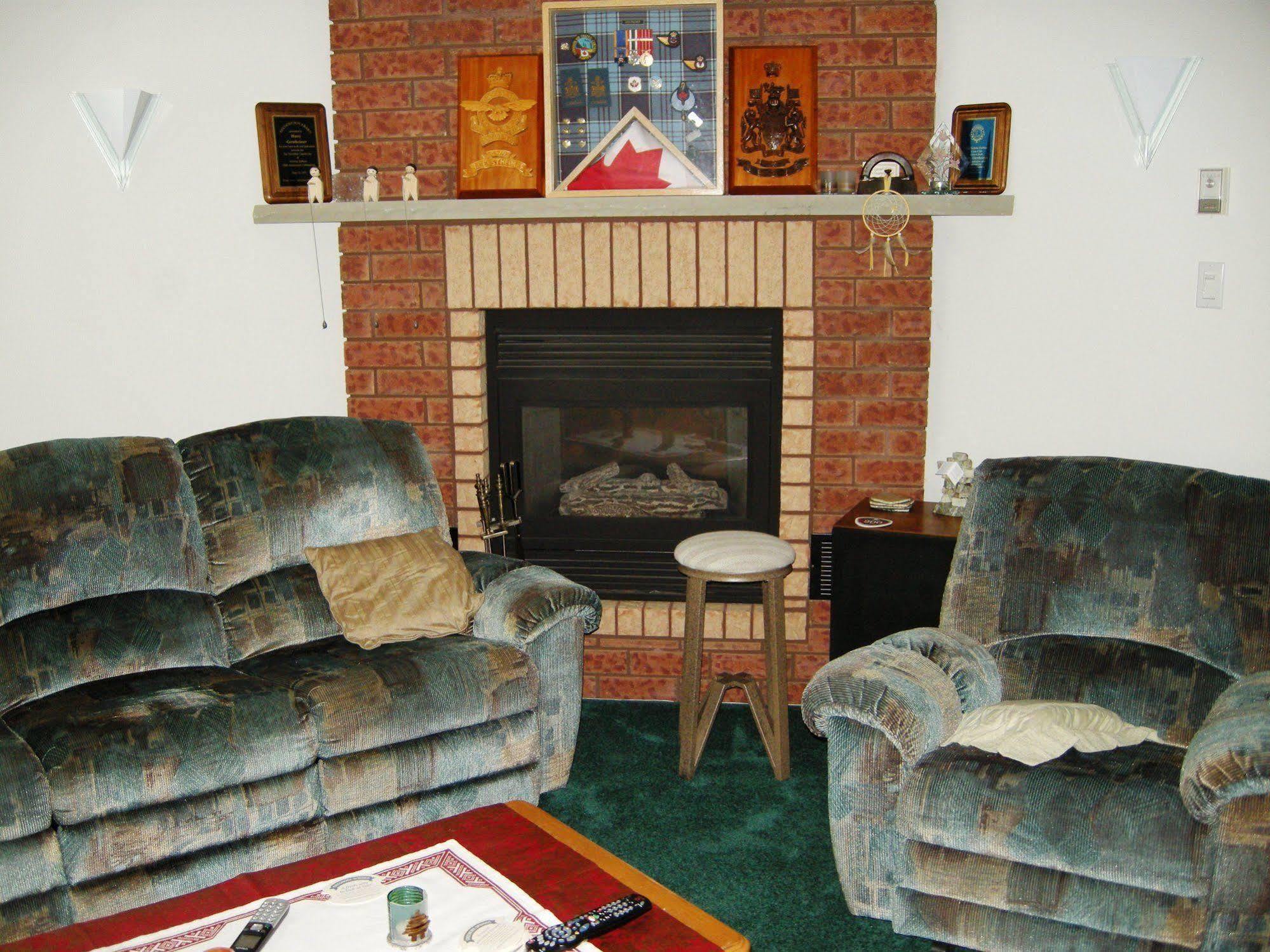 Tucked Inn The Harbour B&B Victoria Harbour Exterior foto